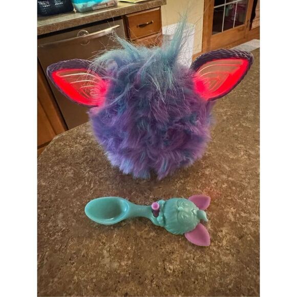 Furby with spoon 2023 - Picture 4 of 5